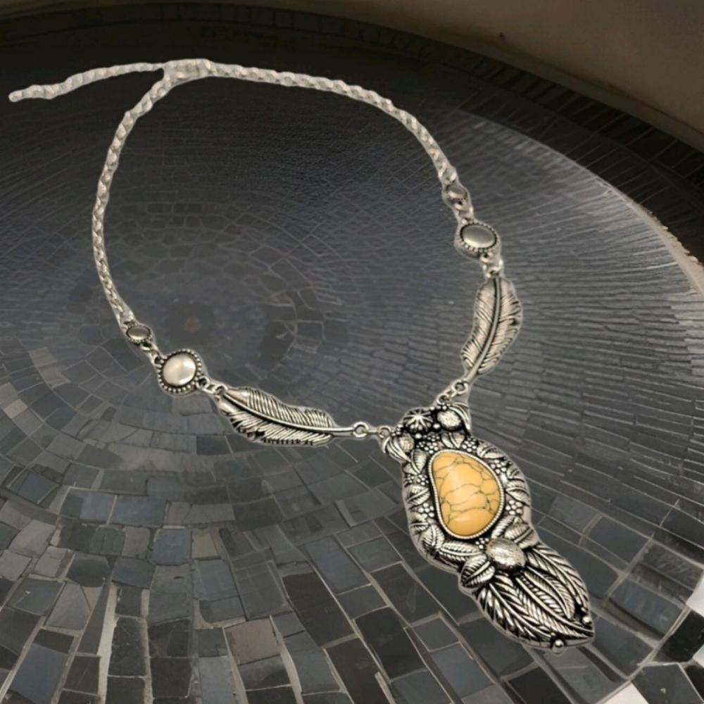 Artisan Howlite Stone Boho Feather Native American Silver Necklace - Picture 9 of 13